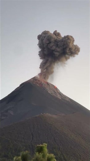 Volcán de Fuego Erupts With Lava and Smoke