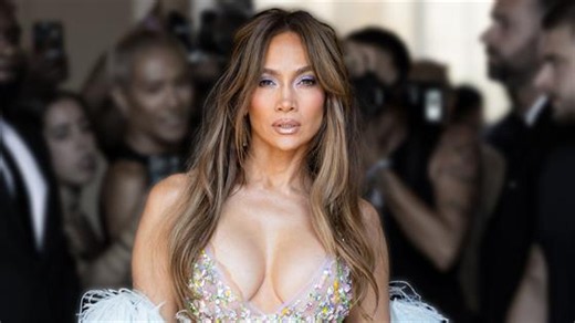 Jennifer Lopez's Lookalike Sister Lynda Lopez Makes Rare Public Outing With Singer
