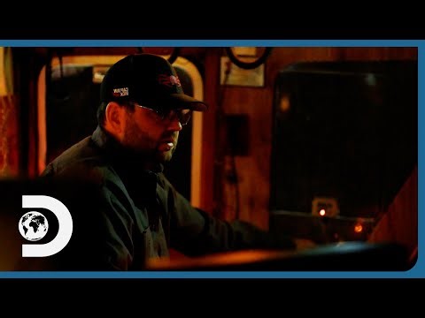 Rick Is Forced To Manoeuvre The Aleutian Lady Without Power! | Deadliest Catch