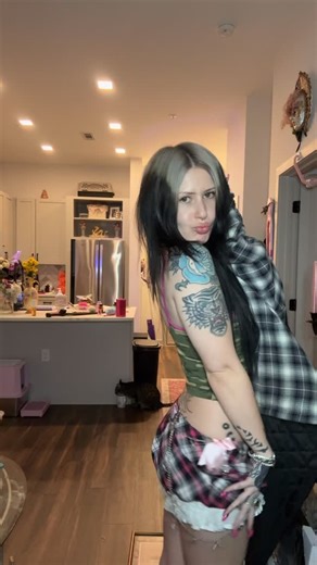 miranda nicole on Instagram: "if u like my skirt go check out @brattygirlthreads