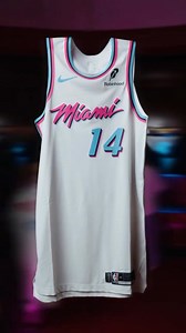 Luego de 4 años, el Miami Heat vuelve a tener su uniforme Vice, el cual será estrenado esta noche 🤩 ¿Qué les parece? Vía Miami Heat | NBA LATAM