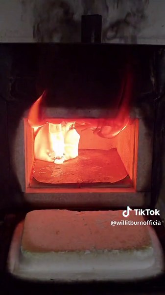 Replying to @sa3ko0 Part 65 USB flash drive in a very hot oven #usb #flash #drive #computer #plastic #stick #fire #oven #hot #red #burn #fy #fyp #amazing #satisfying