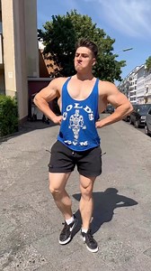 Bodybuilders meet outside… 😂 | johnylift
