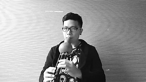 13K views · 593 reactions | El hulusi (葫芦丝) o la flauta de cucurbitáceas es un instrumento de viento de lámina de la provincia de Yunnan. Tres tubos de bambú pasan a través de un cofre del viento hecho de calabaza, así forma un hulusi. Es muy popular en la música de las minorías como Dai, Yi y Achang. Escuchemos la obra《雨碎江南》(La lluvia en Jiangnan) interpretada con este instrumento musical. (vídeo de Bilibili:@荧光绿娃) | Es China | Facebook