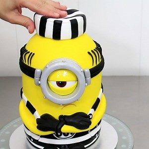 CakesStepbyStep 🍰 on Instagram: "Youtube/CakesStepbyStep #cake #cakes #minions #minion #yellow #cakedecorating #bake #baking #sweet #funny #youtube #videos #eat #food #cool #instacool #decorate #vanilla #nice #kids #fondant #birthday #diy #cakesstepbystep"