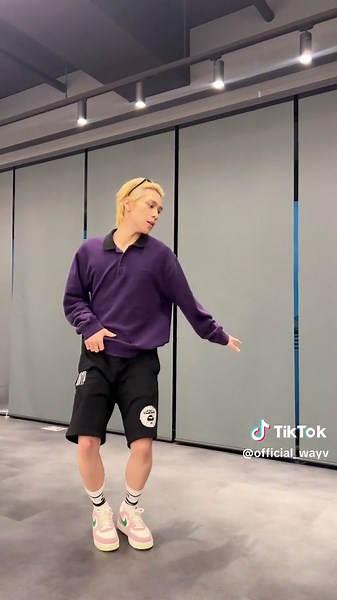 🎬⛸️ #HENDERY #黄冠亨 #헨드리 #WayV #威神V #ONTHEWay #CONCERT | hendery