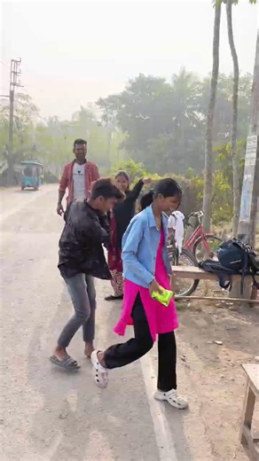 😤🤣 #skating #road #cycte #girt #funny #reaction #youtubeshorts #viratshorts #shortsvtdeo #shorts