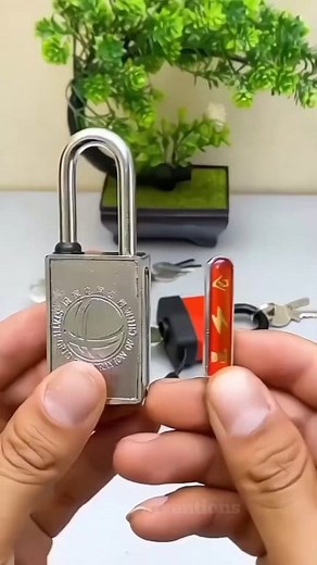 Viral Magnetic Sensor Lock 😱 #magneticsensorlock #product #reelsvideo #viral #gadgets #trending | Cool inventions
