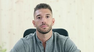 Video Confident Man Explaing Something Looking Stock Footage Video (100% Royalty-free) 1080562106 | Shutterstock