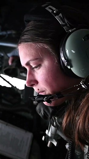 U.S. KC-135R Stratotanker Female Crew Conducts Aerial Refueling!