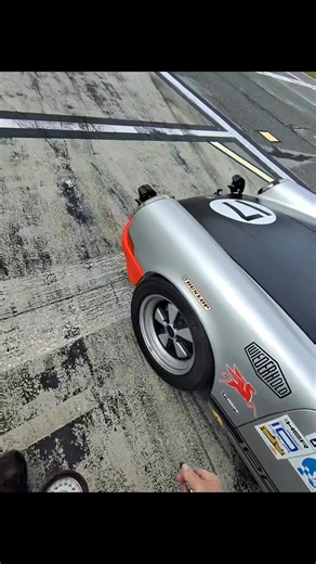 Our last race pitstop Sunday morning.😉 We finished 6th place overall and 3rd in class👏👏👍🏁🏁 | Air Cooled Classics Porsche