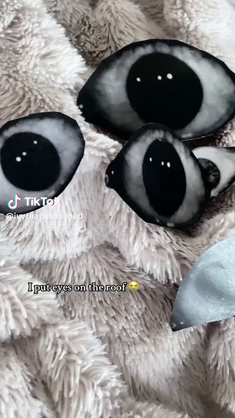 Exploring the Weirdcore Aesthetic in Room Decor