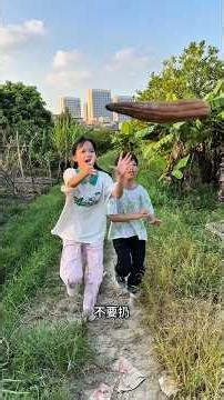 We made amazing sandals from dry clothes! 😲👡 | A surprise gift for Emma 🎁✨