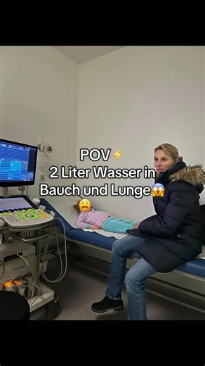 Melanie Matz on Instagram: "Wenn man als Mama nachts um 4:00 Uhr eine Diagnose an den Kopf geworfen bekommt, von der man noch nie gehört hat, mit der Aussicht darauf, dass sie chronisch ist, geht eine Welt unter. 😱 Das Nephrotische Syndrom ist kaum erforscht! Wie bei allen Autoimmunerkrankung greift das Immunsystem körpereigenes Gewebe an, in diesem Fall waren es ihre Nieren. 😩 Unser Weg führte uns zu den intelligenten Molekülen. 🌸 Sie sind ein universeller Baustein für die Schulung des Immun
