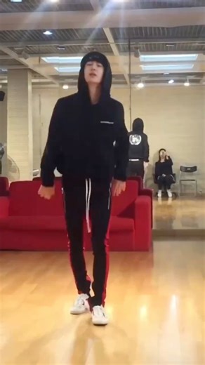 Manifesting to see his swag 😎 again on the dance floor this 2026 Bringing back this iconic Swalalala dance practice of Yibo 💚 #UNIQ王一博 #WangYibo王一博 #WangYibo #王一博 | Jhe Rosales