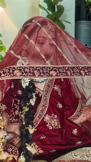 BJ_makeover_studio_&_acedemy on Instagram: "✨ Dancing queen on her wedding day ✨ #makeup_by @bhavesh_hair_makeup_artist #makeupartist #bride #makeup #viral #hairstylist #realflowers #trendingreels #dancing #bridedance #jewellery"