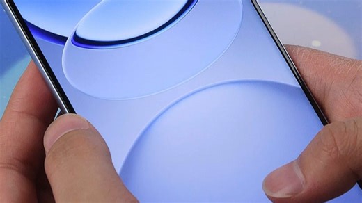 最轻薄的强悍旗舰手机来了，户外战神实至名归。搭载高性能芯片，超长续航 快充组合，无惧极端环境；IP68防水防尘，坚固机身轻松应对跌落碰撞。无论是登山、露营还是日