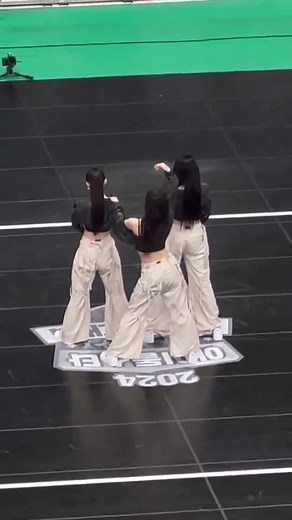 Breakdance Rehearsal by TripleS, NaKyoung, Kaede, and Xinyu at ISAC 2024