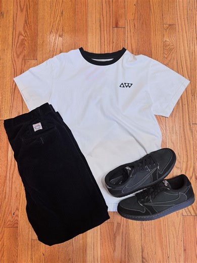 Round Two Chicago | Vintage Fit Available Right Now In Store!!!👽🌵🎯 Vintage Alien Workshop Tee size M For $80 Vintage Polo Corduroy Pants size 34 for $60... | Instagram