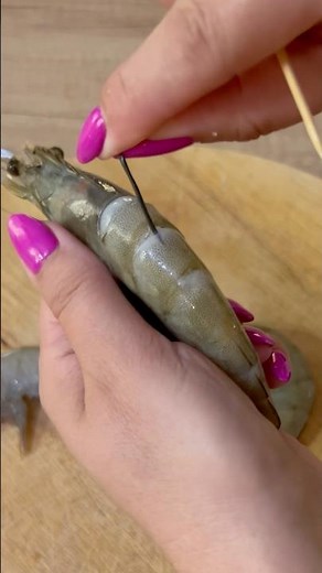 How to easily clean shrimps 🍤 Πως καθαρίζουμε εύκολα τις γαρίδες #alenakitchen #shrimp #alena