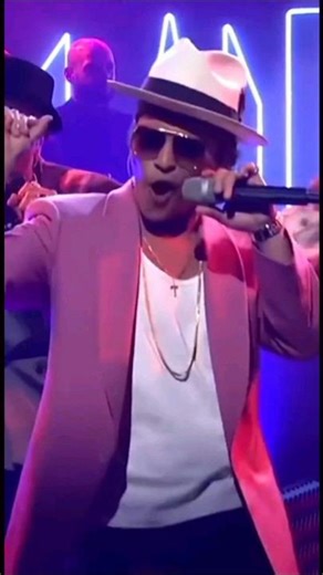 Bruno Mars - Uptown Funk LIVE 🔥