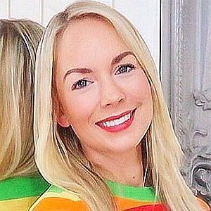 Emily Norris – Age, Bio, Personal Life, Family & Stats | CelebsAges