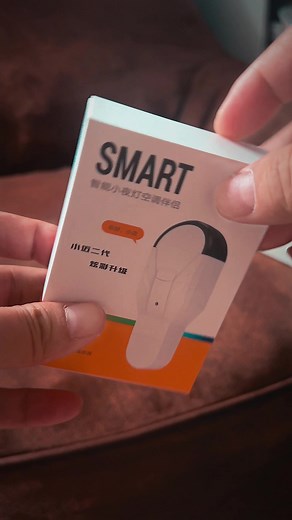 现在还谁花大几万买智能家居啊？这个小小的AI控制器就能控制家里所有设备，花小钱办大事，#智能家居#科技改变生活#空调伴侣#智能语音小夜灯