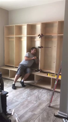 Locker style mudroom installation #diy #woodworking #homerenovation