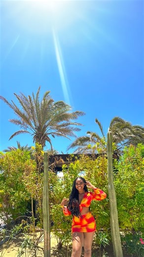 Bad moods don’t exist when you’re with your bestie at Hard Rock Hotel Los Cabos. | Hard Rock Hotels & Casinos