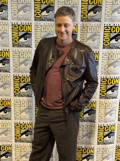 Round table interview with Resident Alien (SYFY) actor Alan Tudyk at Comic-Con International Media Credit: Marlene Garza #fypシ #scifi #droids #k2so #ResidentAlien #sciencefiction #television #movies #superman #robot #acting #interview #oncamera #SDCC #comiccon #foryoupageシ゚ #trend #virals #starwars #tvshow #Syfy SYFY Lucasfilm Star Wars James Gunn #actor #alantudyk | SciFiction
