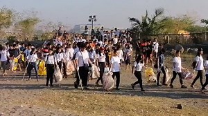 79K views · 1.2K reactions | WATCH: Volunteers, mostly students, led by DENR & Pasig River Rehab Commission begin a clean-up of the portion of Manila Bay near Baseco. | via Anjo Bagaoisan, ABS-CBN News | ABS-CBN News | Facebook