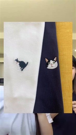 ㍿ 日章 on Instagram: "🐾ふくちゃんグッズ第4弾🐱 ふくちゃんの刺繍が入ったTシャツを紹介！！ ぜひチェックしてみてください✨ 商品概要リンクはプロフィールにて！！ #会社猫 #ふくちゃんグッズ#刺繍"