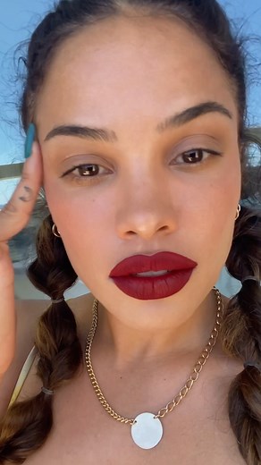 Andrea Brooks | One of my favorite makeup looks right now, especially on vacation! 🌴Natural, glowy face, and a red lip. Always a win in my book 🥰💋... | Instagram