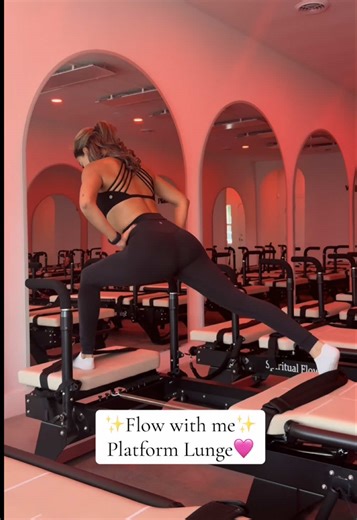 Flow with me✨ 1 white spring, 2 white springs for modification:) (This video is sped up) Let’s talk about a Platform Lunge: -Make sure your knee is always aligned with your ankle -Hinge forward to protect your lower back -Use the heel of the working leg to lower down & come back up (left heel in this video) -Keep your core engaged at all times -Place the carriage foot high up on the toes (right foot) -Try to keep the left hip from lifting as you lower down Most importantly: have fun & be safe wh