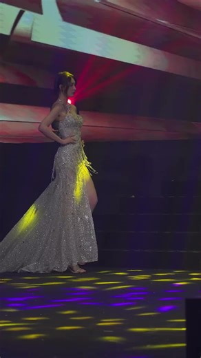 Wang Yuhui's evening gown fashion show #FashionShow #1.8mLongLegs #EveningShow #TrackShow #MissChineseGlobalBeautyContest