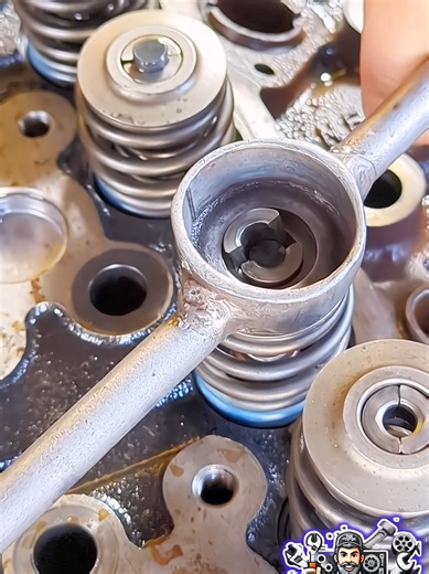 Automatic Head Valve Lock Installation Tool