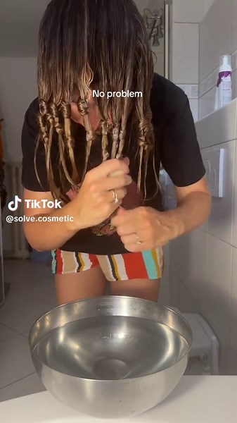 Cocoon curls vs Solve low pH conditioner 🤺#hairtok #cocooncurls #healthyhair #lowporosityhair #highporosityhair #damagedhair #glowup