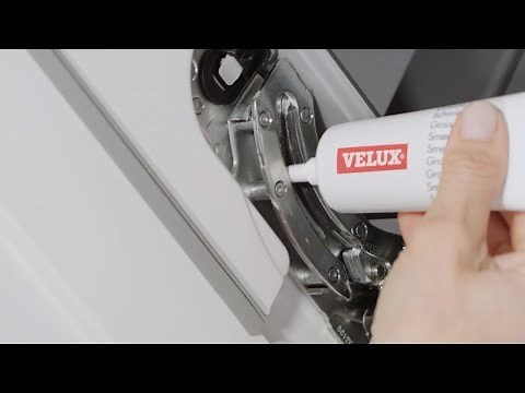 Fetten eines VELUX Dachfensters ab Baujahr 2013