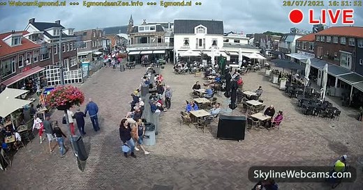 【LIVE】 Webcam Egmond aan Zee - Pompplein Centre Square | SkylineWebcams