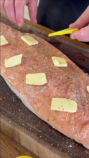 Hel side laks på grillen med citron og krydderurter 😍 #mad #opskrifter #grill #webergrill