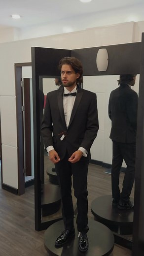 22K views · 11 reactions | En Moments, cada smoking está pensado para que vivas tu gran día con elegancia, comodidad y presencia.  Desde bodas hasta galas, hacemos que cada detalle cuente. Convierte tu evento en una experiencia que se quede para siempre. #MomentsByVittorioForti #RentaDeSmokings #EstiloQueSeSiente #MomentosInolvidables | Moments | Facebook