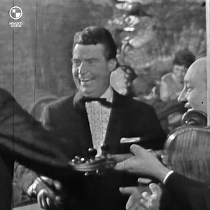 Ma az 1967-es Szilveszteri nótaszó című archív tévéműsorból hoztunk egy részletet, amelyben még a zenekar is dalra fakadt, Sárdy János operaénekes pedig csatlakozott hozzájuk. #dankoradio #nota #archiv #video | Dankó Rádió Hivatalos Oldala