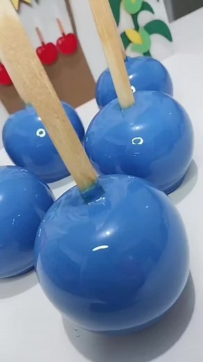 Decoração de Festa Junina com Maçãs Personalizadas