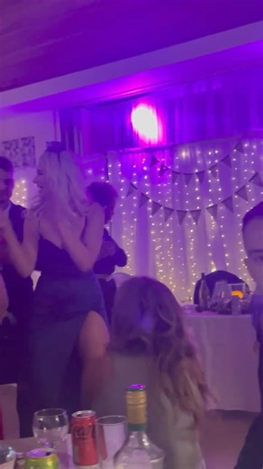 I sing in so many weddings and my favourite thing to see is usually the women that can Dance like these ones here 😂😂 | Simon Sims Music