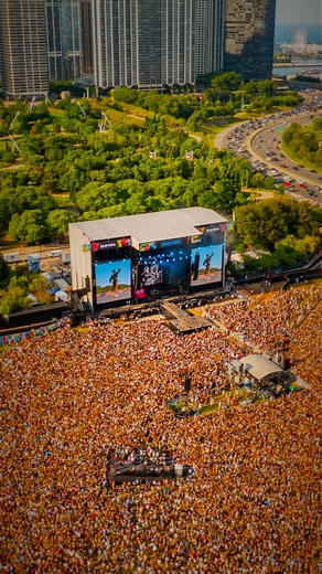 oops i turned the lights off #lollapalooza