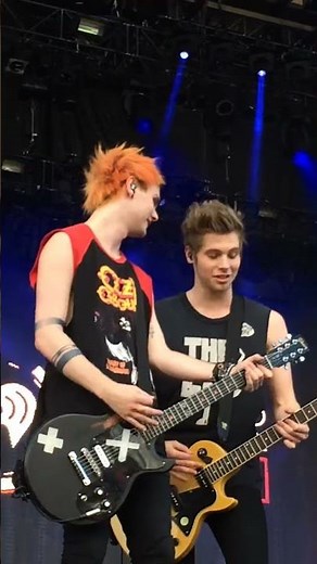 5 seconds of summer - Good Girls at iHeartRadio music fest (LIVE)