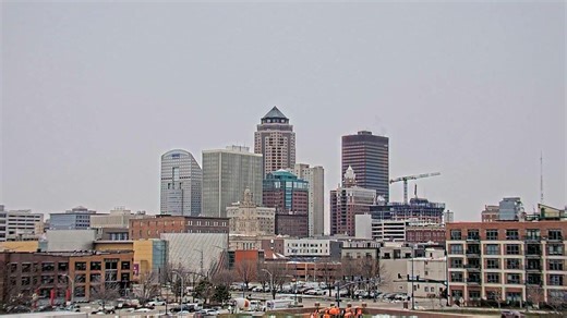 DES MOINES TIMELAPSE The snow started light but has picked up quite a bit! Be careful out there on the roads. It sure does look pretty falling with our skyline as the backdrop though! | Jason Sydejko KCCI