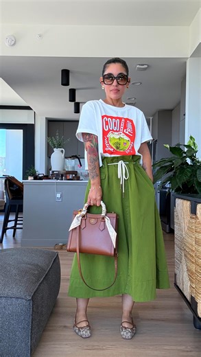 Mimi G on Instagram: "A little #ootd on this Friday 🥰 Hoping you have a beautiful weekend! Skirt is from @bananarepublic tshirt is from @valija shoes and bag from @gucci"