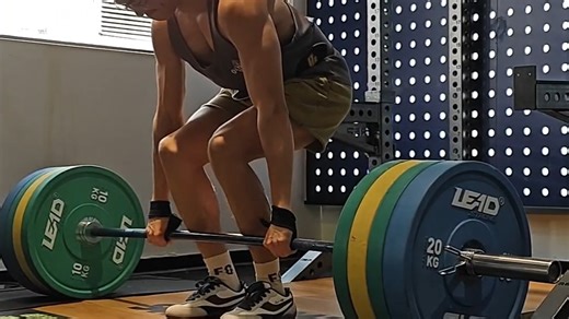 练腿日，莱维贝贝！