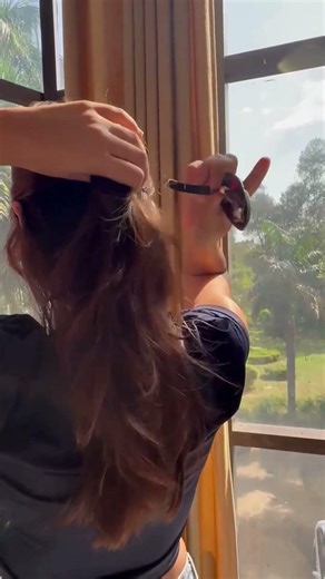 Perfect Your Half-Up Hair with a Chic Hair Barrette | Quick Hairstyle #parcelonaclips #hairclips